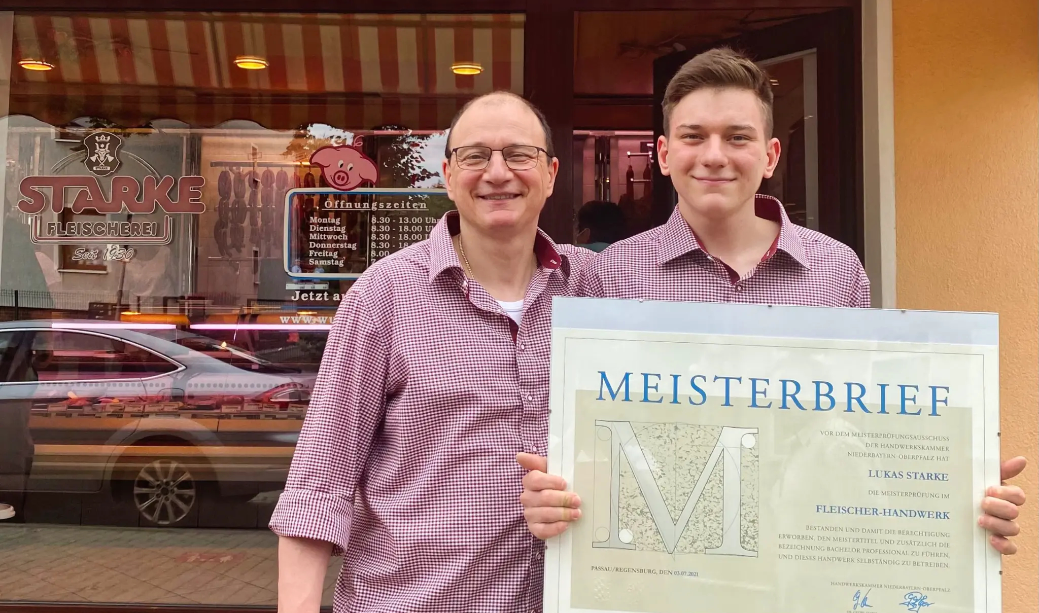 Jens und Lukas Starke mit Meisterbrief